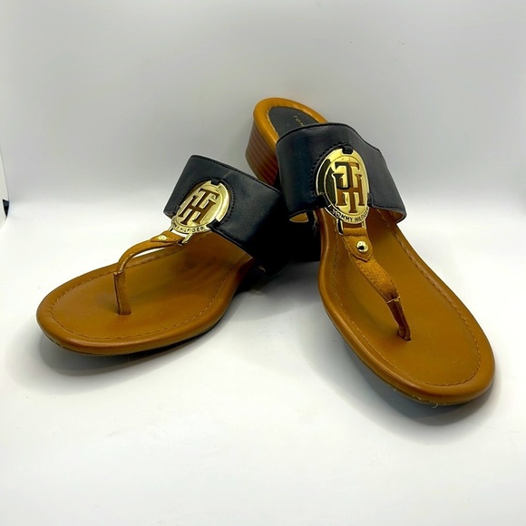 Tommy Hilfiger Shoes - Tommy Hilfiger Women’s Black Thong Sandals Size 8.5 - Gold Logo Accent